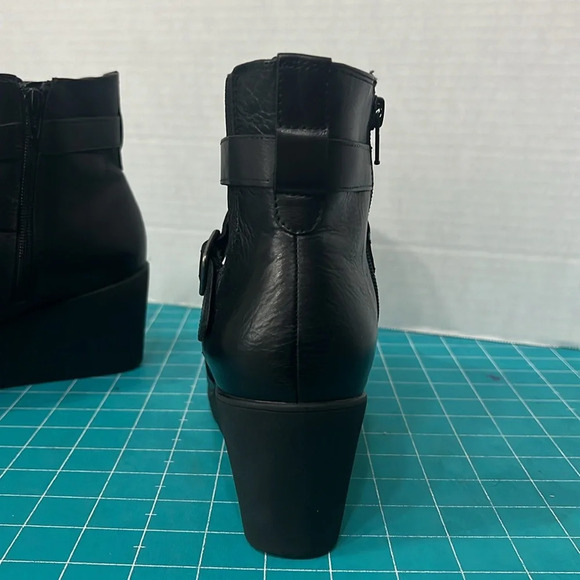 Abeo Geranium Black Leather Side Zip Wedge Ankle Boot Size 9 1/2. - Picture 4 of 14